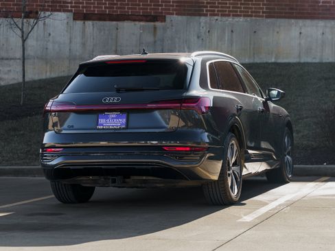 Certified 2024 Audi Q8 e-tron Premium Plus image 4