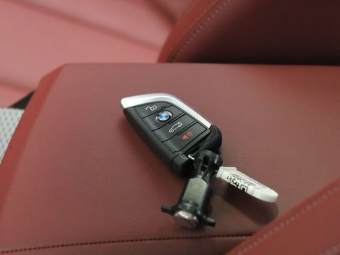 Used 2025 BMW 330i Sedan w/ M Sport Package RWD image 41