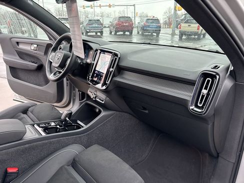 Certified 2023 Volvo XC40 B5 Plus w/ Driver Assist Package image 39