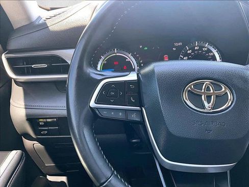 Used 2023 Toyota Highlander LE FWD image 18