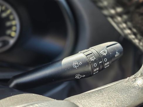 Used 2017 Jeep Renegade Altitude image 33