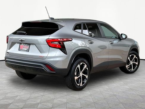 Used 2024 Chevrolet Trax RS FWD image 6