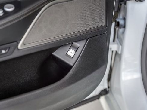 Used 2019 BMW 740i xDrive w/ Executive Package image 51