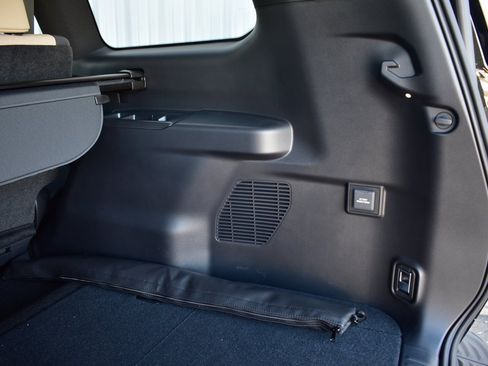 Used 2025 Lexus GX 550 image 33