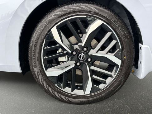 New 2025 Nissan Versa SR w/ Trunk Package image 9