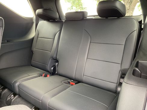 Used 2025 Chevrolet Traverse High Country AWD/4WD image 32