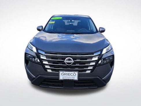 Used 2024 Nissan Rogue SV image 2