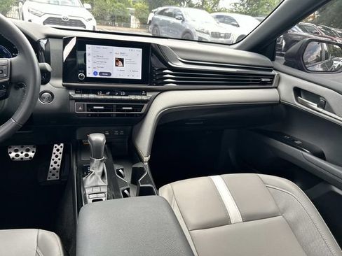 Used 2025 Toyota Camry SE FWD image 15