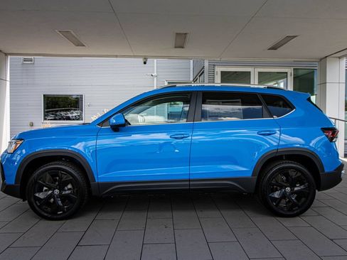 New 2026 Volkswagen Taos SE FWD image 13