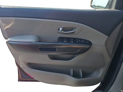 Used 2016 Kia Sedona LX w/ LX Essentials Premium Package FWD image 25