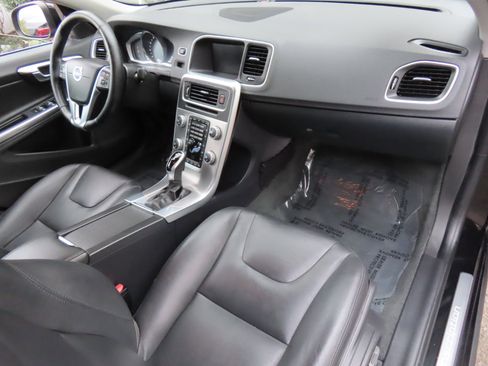 Used 2018 Volvo S60 T5 Inscription image 21