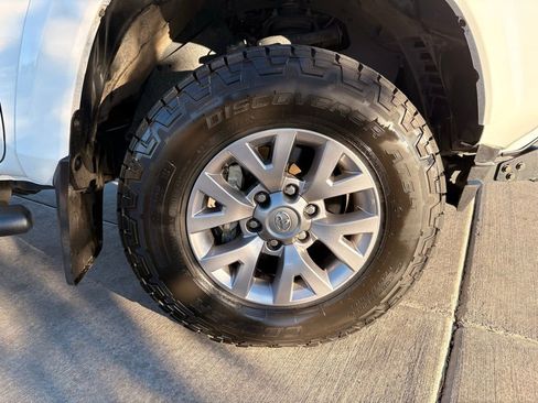 Used 2017 Toyota Tacoma SR5 w/ Tow Package image 34