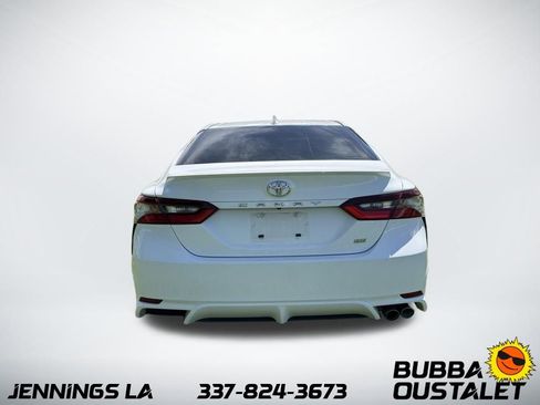 Used 2022 Toyota Camry SE image 4