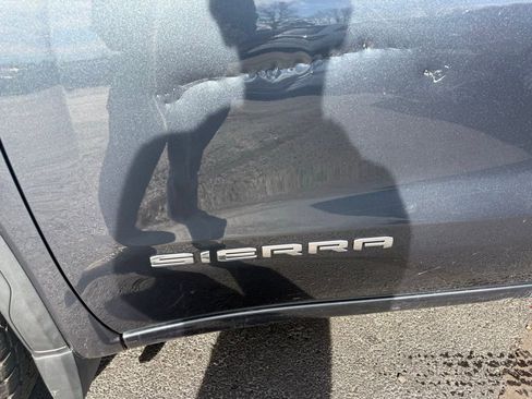 Used 2022 GMC Sierra 1500 SLE image 7