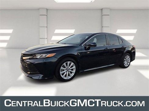 Used 2019 Toyota Camry LE image 1