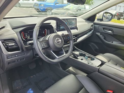 Used 2024 Nissan Rogue SL FWD image 17