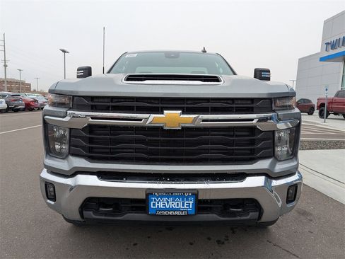New 2026 Chevrolet Silverado 3500 LT image 3
