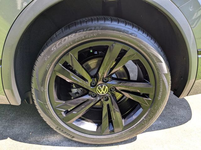 Used 2023 Volkswagen Tiguan SE R-Line FWD image 12