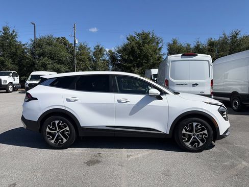 Used 2024 Kia Sportage EX FWD image 8
