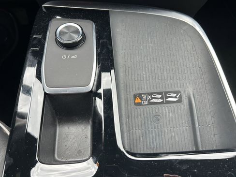 Used 2025 Buick Enclave Sport Touring w/ Power Package FWD image 32