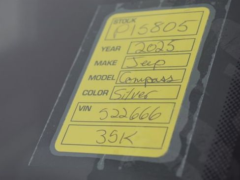 Used 2025 Jeep Compass Limited image 15