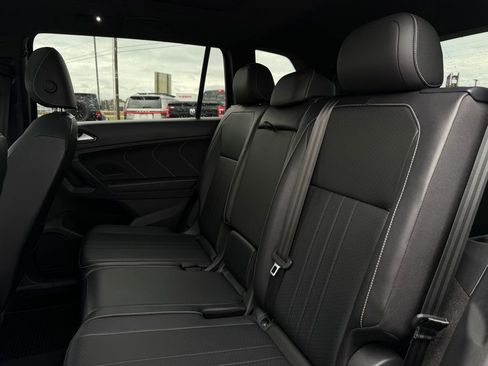 Used 2022 Volkswagen Tiguan SE R-Line image 28