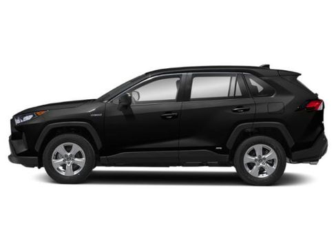 Used 2021 Toyota RAV4 LE image 3