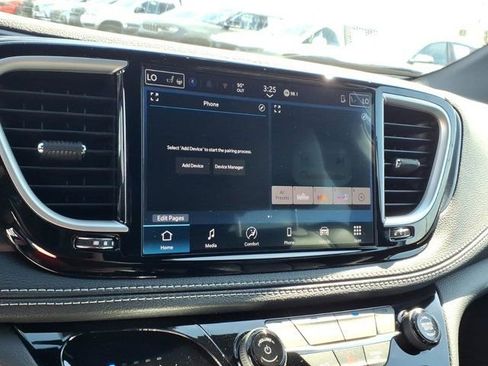 New 2026 Chrysler Pacifica Select image 8