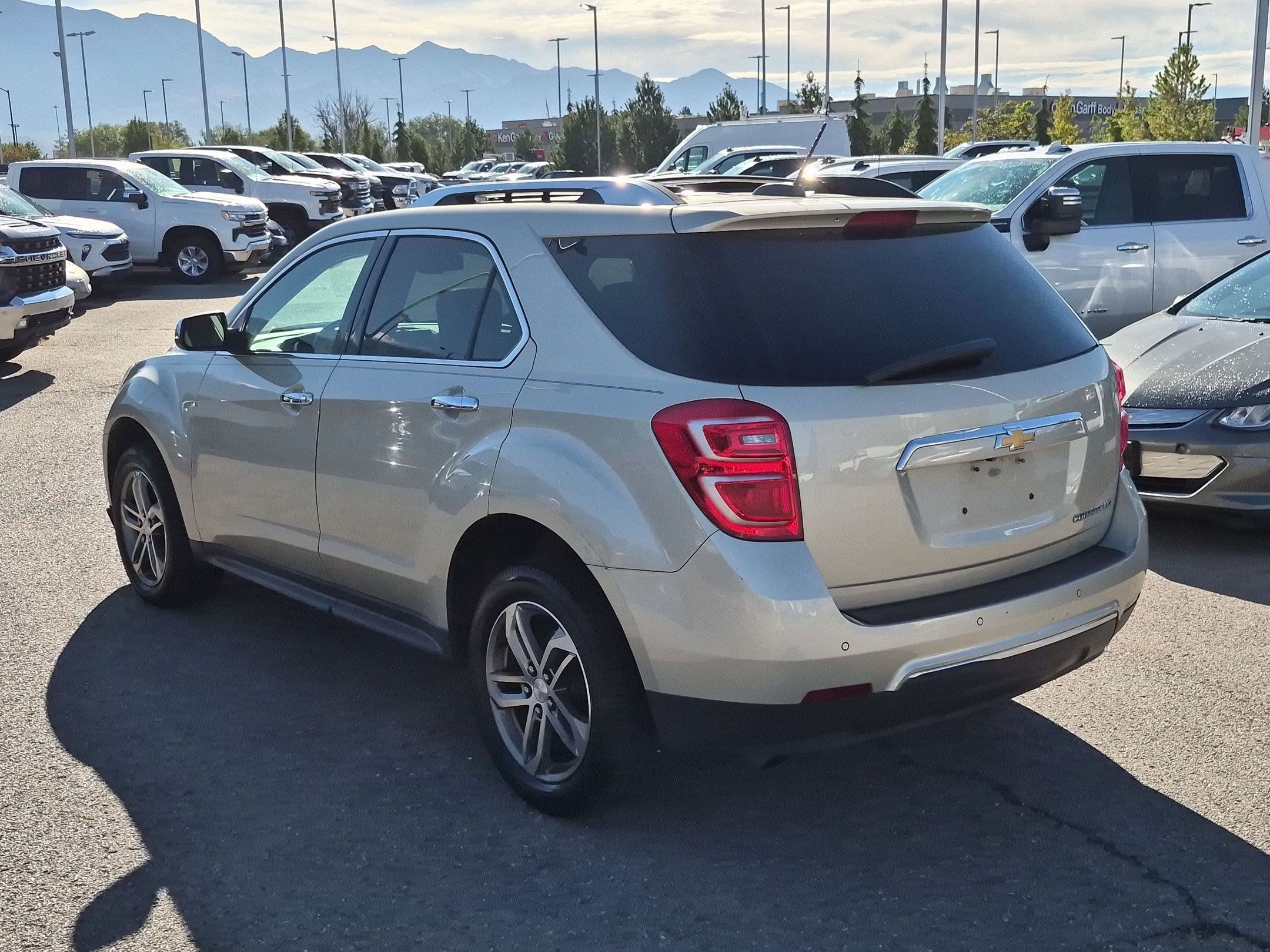 Used 2016 Chevrolet Equinox LTZ w/ Enhanced Convenience Package FWD image 5