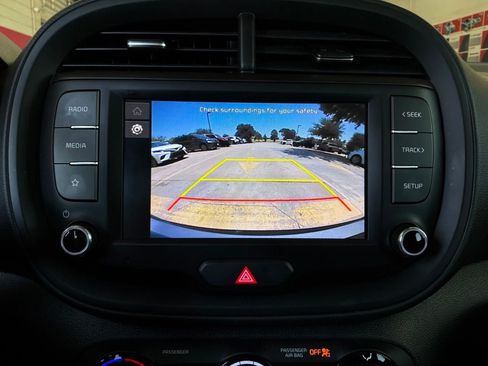 Used 2025 Kia Soul LX w/ LX Technology Package FWD image 29
