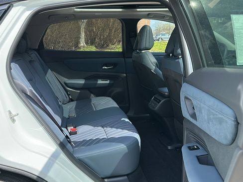 New 2025 Nissan Ariya Platinum image 14