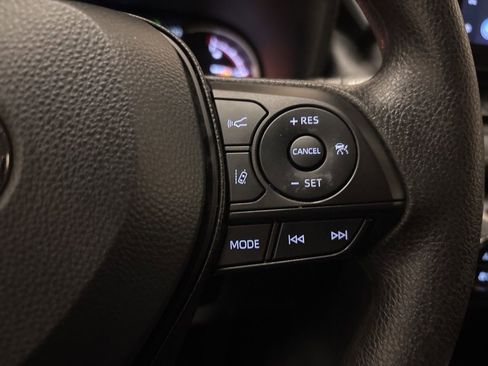 Used 2025 Toyota RAV4 XLE image 17