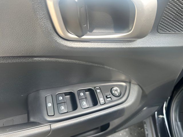 Used 2023 Hyundai Venue SEL w/ Cargo Package FWD image 6
