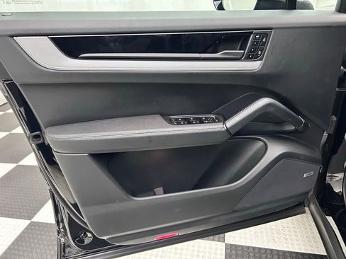 Used 2024 Porsche Cayenne image 10