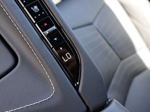 Used 2024 Chevrolet Corvette Stingray Preferred Cpe w/ Z51 Performance Package RWD image 13