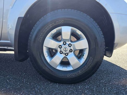 Used 2012 Nissan Frontier SV w/ SV Premium Utility Pkg AWD/4WD image 9