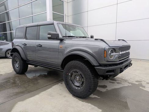 New 2025 Ford Bronco Badlands image 2