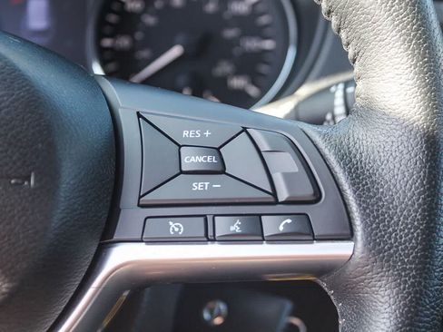 Used 2019 Nissan Rogue S w/ Special Edition Package FWD image 31