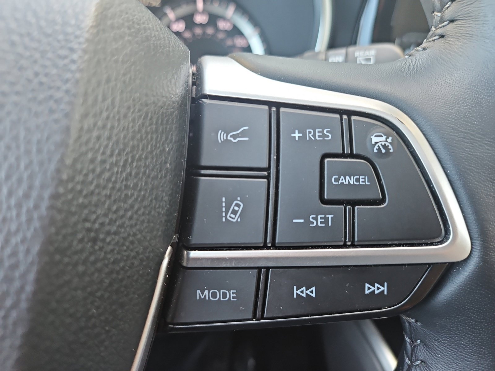 Used 2025 Toyota Highlander XLE FWD image 29