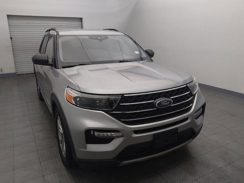 Used 2020 Ford Explorer XLT w/ Equipment Group 202A RWD image 14