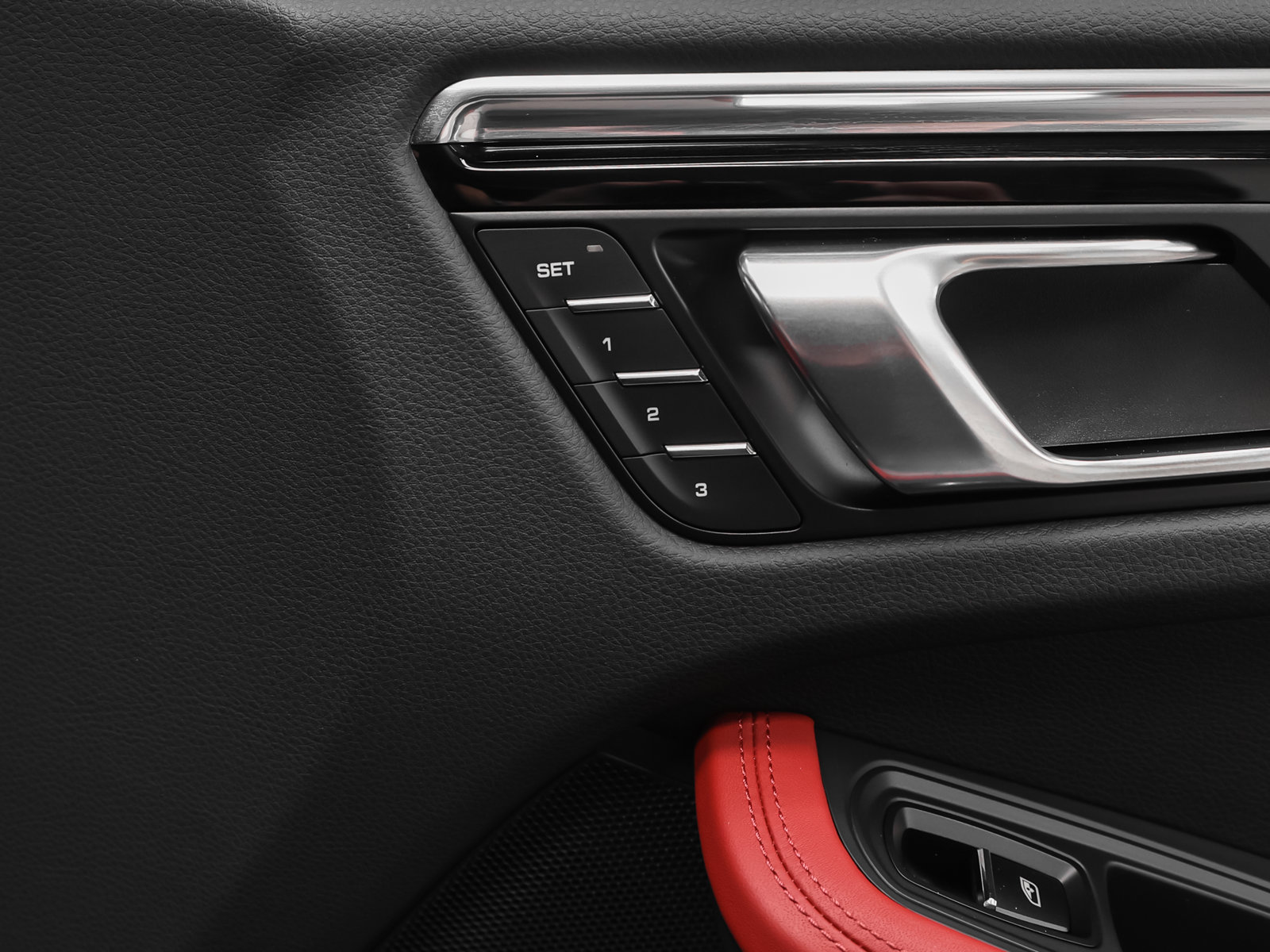 Certified 2026 Porsche Macan AWD/4WD image 19