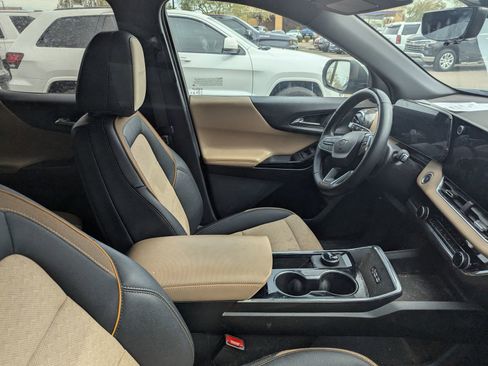 Used 2025 Chevrolet Equinox ACTIV w/ Safety and Technology Package image 6