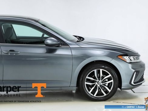 Used 2025 Volkswagen Jetta SE w/ Sunroof Package FWD image 12