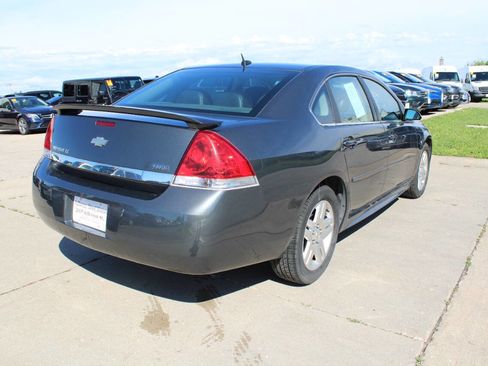 Used 2011 Chevrolet Impala LT w/ Luxury Edition Package FWD image 2