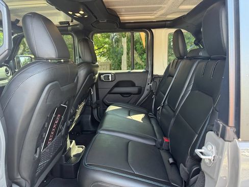 Used 2021 Jeep Wrangler Unlimited Rubicon 4xe w/ Cold Weather Group AWD/4WD image 19