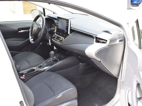 Used 2021 Toyota Corolla LE image 18