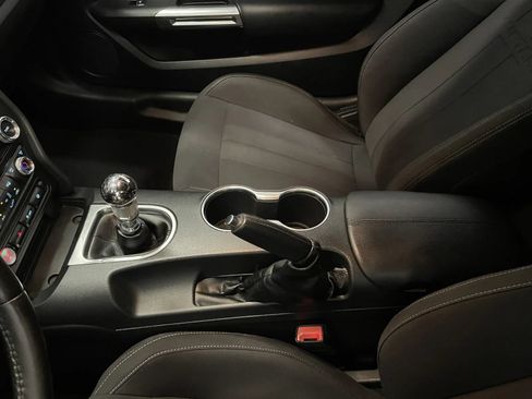 Used 2018 Ford Mustang GT w/ Black Accent Pkg RWD image 29