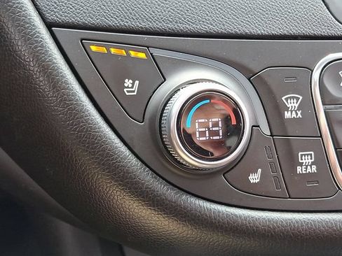 Certified 2018 Chevrolet Malibu Premier w/ Premier Sun and Wheel Package FWD image 27