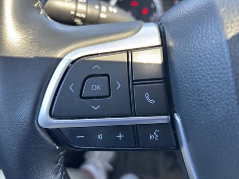 Used 2023 Toyota Highlander XLE image 9