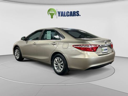 Used 2017 Toyota Camry LE FWD image 3